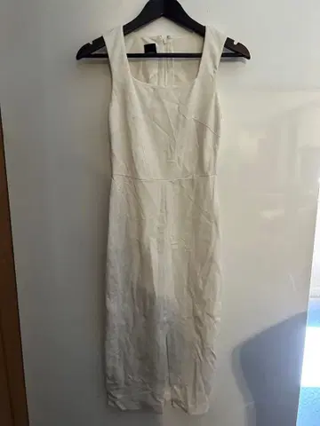 PINKO 화이트 슬리브리스 무릎 기장 원피스