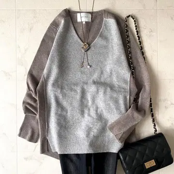 새상품급 베이지 부드러운 캐시미어 V넥 니트 풀오버 바이컬러