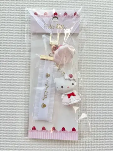 산리오 딸기 휘핑 케이크 키체인 키티