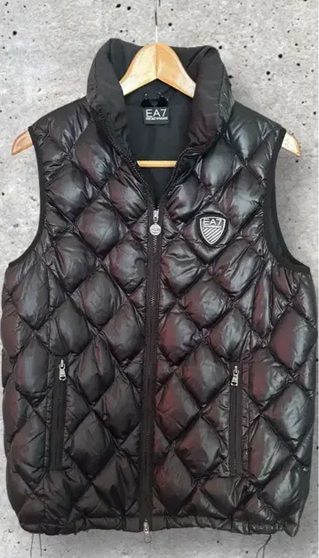 [ EA7 ] 엠포리오 아르마니 블랙 다운 베스트