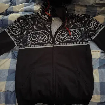 반다나 패턴 후드티