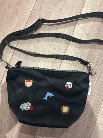 패밀리어 어드벤처 월드 숄더백