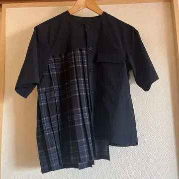 주카 체크 무늬 플리츠 반팔 셔츠