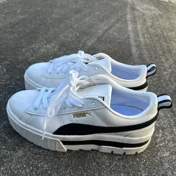 PUMA 통굽 화이트 스니커즈