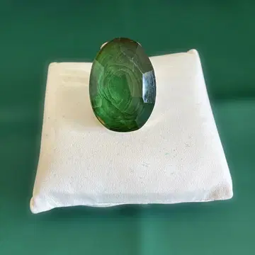 그린 컬러 패싯 컷 반지