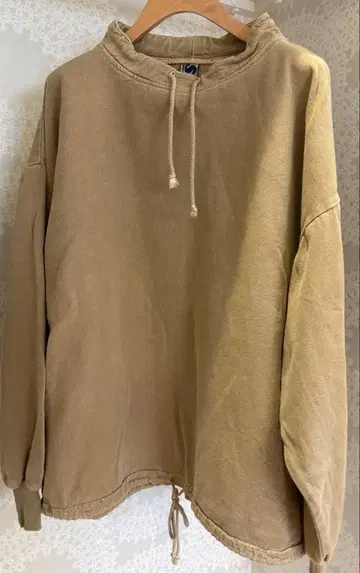 SAS 베이지 풀오버 트레이닝복