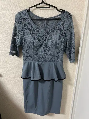 그레이 레이스 페플럼 드레스