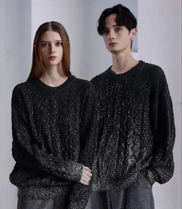 포일 프린트 케이블 크루넥 니트