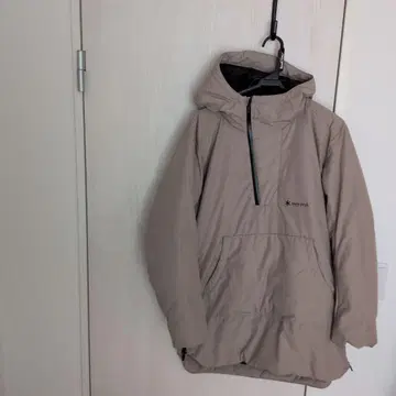 베이지 후드 부착 풀오버 다운 자켓