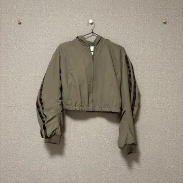 올리브 그린 후드 부착 크롭 자켓