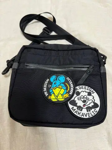 MAKAVELIC 패치 포함 숄더백 블랙