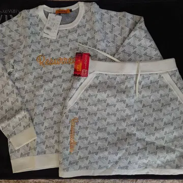 [ 미사용 새상품 ] 레자렉션 GM 크루넥 니트와 스커트 세트