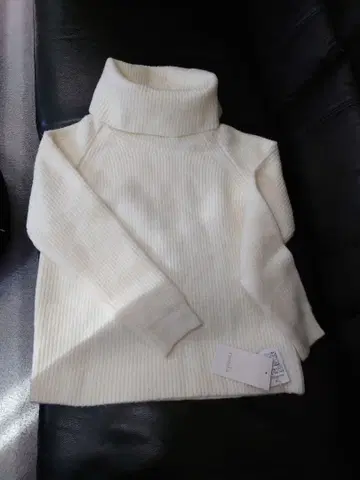 [ 새상품 미사용품 ] rienda 터틀넥 스웨터 Free 택 포함