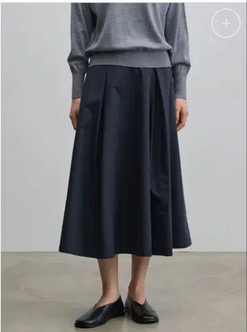 리몬타 턱 스커트 블랙