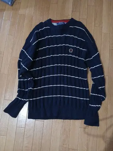 TOMMY HILFIGER 네이비 스웨터
