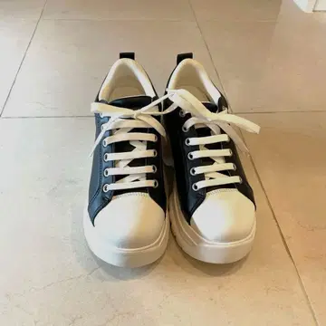 스즈키 아미 씨 스니커즈 M 사이즈 23.5cm