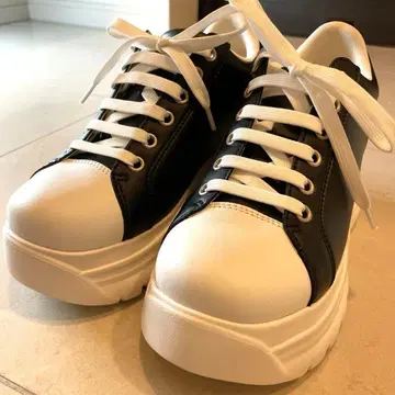 스즈키 아미 스니커즈 M 사이즈 23.5cm 통굽 새상품급