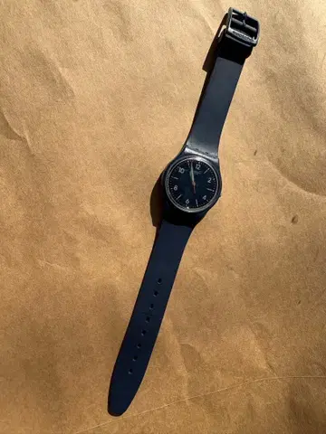 Swatch 네이비 아날로그 손목시계