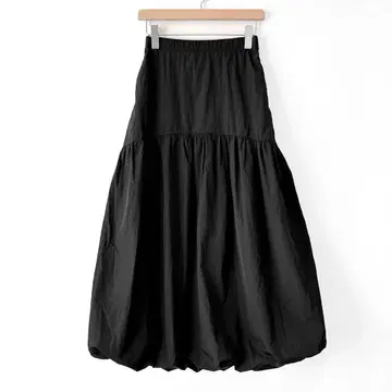 새상품급 eL 벌룬 롱 스커트 플레어 롱 기장 뒷밴딩 블랙