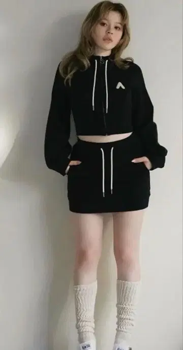 andmary Willow line tops skirt 셋업