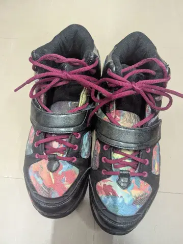 멀티 컬러 하이컷 스니커즈 라이카