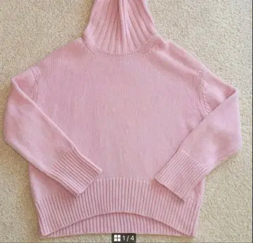 투모로우랜드 핑크 터틀넥 니트