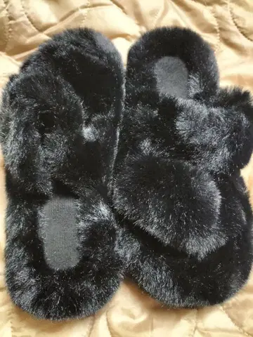 블랙 퍼 슬리퍼 타입 샌들