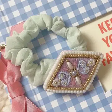 nina apartment 비즈 장식 스크런치