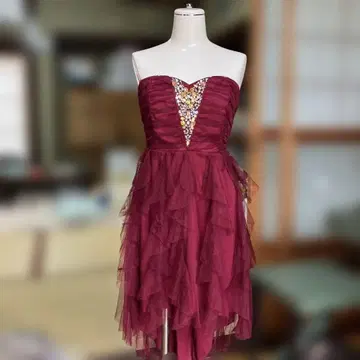 버건디 스트랩리스 드레스