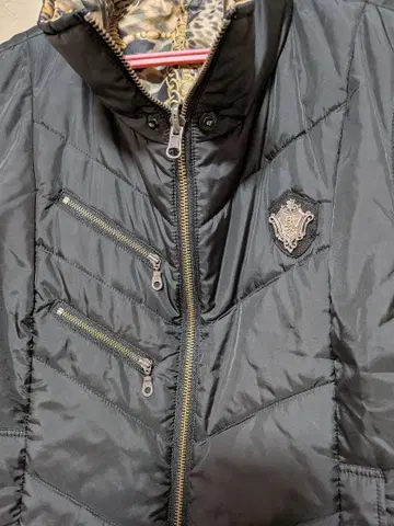 발렌자 레오파드 무늬 안감 블랙 베스트 하자품