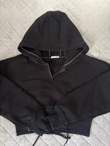 GYDA 블랙 크롭 후드티 F 사이즈