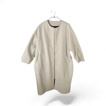 크림색 오버 사이즈 롱 코트