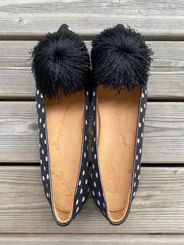 [ 새상품 미사용품 ] 샤텔 물방울 패턴 폼폼 포함 플랫슈즈