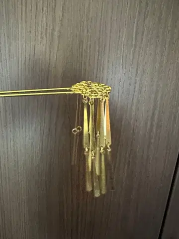 골드 프린지 장식 헤어콤 2개 세트 비라 헤어콤