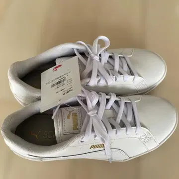 PUMA 통굽 화이트 스니커즈