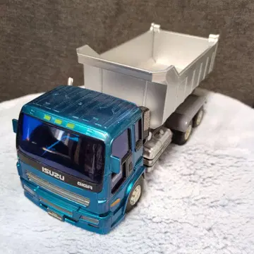 일하는 자동차 ISUZU 기가 덤프트럭