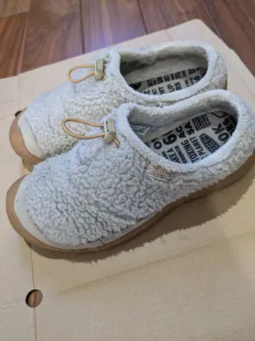 KEEN 하우저 플리스 슬립온