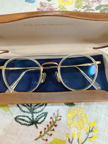 더 베드포드 호텔 티타늄 안경