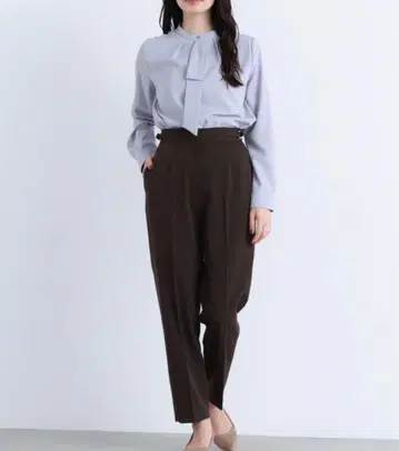 사이드 버클 테이퍼드 팬츠