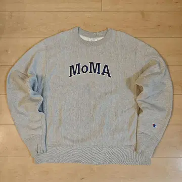 Champion MoMA 맨투맨