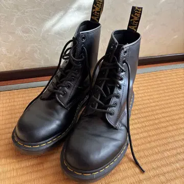 닥터마틴 8홀 부츠 26cm