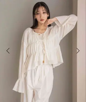 로리즈팜 아이보리 숏 블라우스