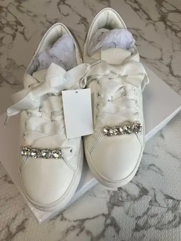 [ 미사용 새상품 ] 토카 BIJOUX SNEAKERS 스니커즈 35