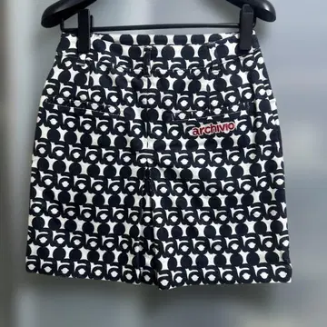 아카이브 패턴 프린트 골프 스커트. 사이즈 36