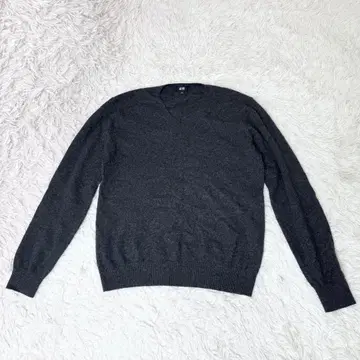 새상품급 유니클로 남성용 V넥 니트 스웨터 그레이 M