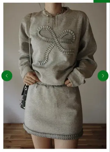 리본 자수 크롭 맨투맨 그레이