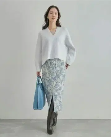 ROPE 자카드 포켓 부착 타이트 스커트