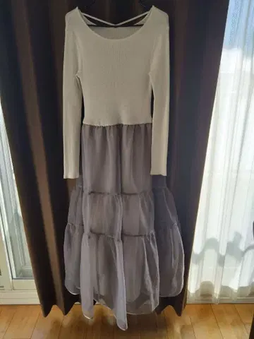 화이트 그레이 티어드 롱 원피스