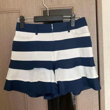 알치비오 네이비와 화이트 스트라이프 숏팬츠