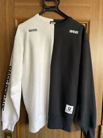 버스브리게이드 BRGD 새상품급 화이트 블랙 상의 XL 사이즈 무료배송
